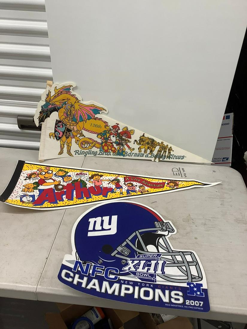 Lot of flags, Giants, Arthur and Ringling Brothers: Lot of flags, Giants, Arthur and Ringling Brothers