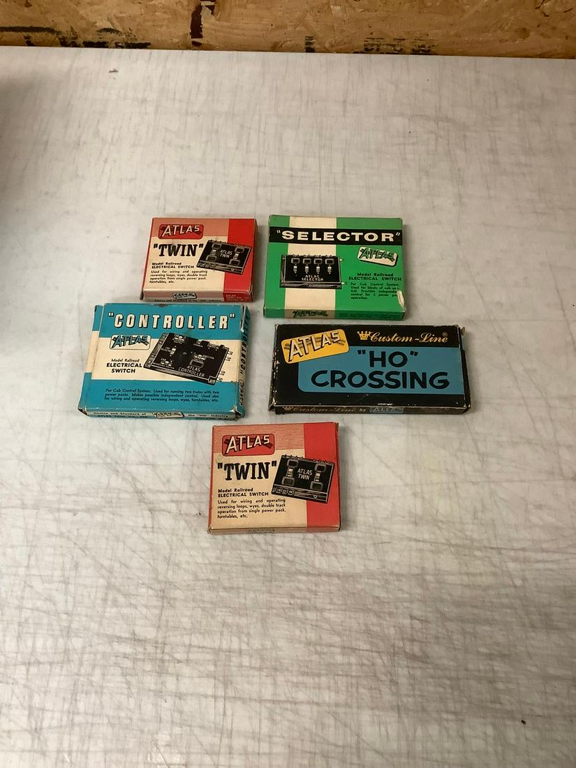 Vintage lot of Atlas railroad switches and accessories (1 of 1)