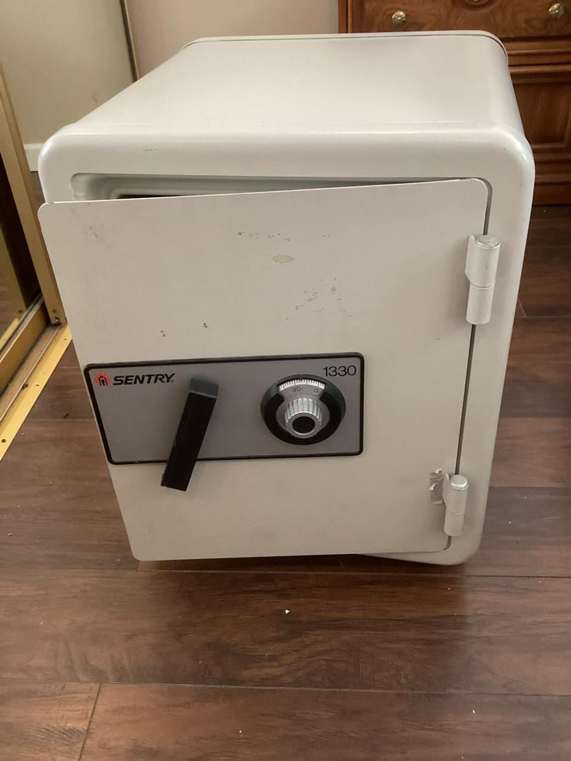 Sentry Floor Safe (1 of 1)
