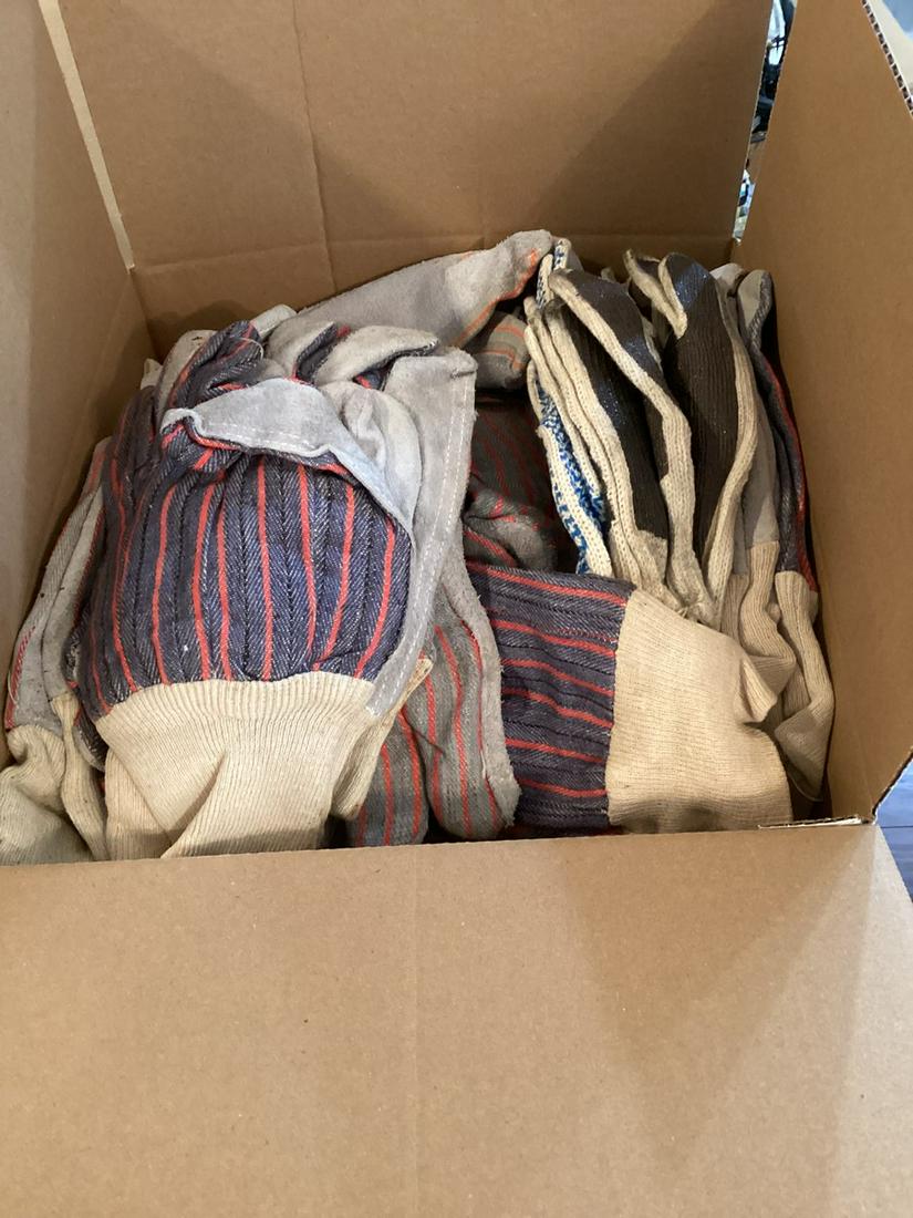 Box of Work Gloves: Box of Work Gloves