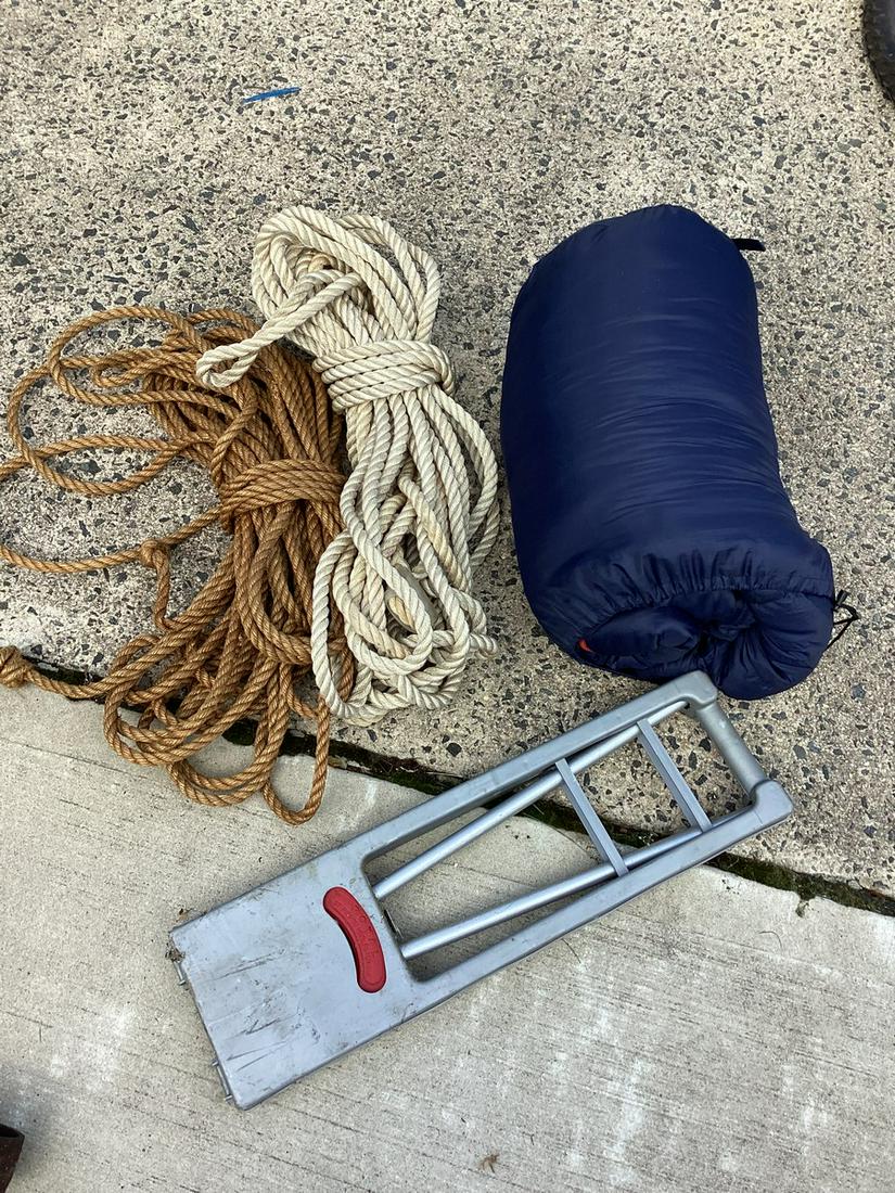 Horseshoe Set, Sleeping Bag & Large Rope (1 of 1)