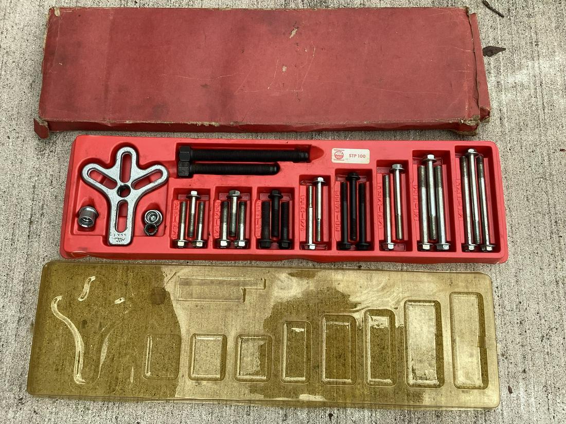 Mac Tools Puller STP 100 in the box: Mac Tools Puller STP 100 in the box