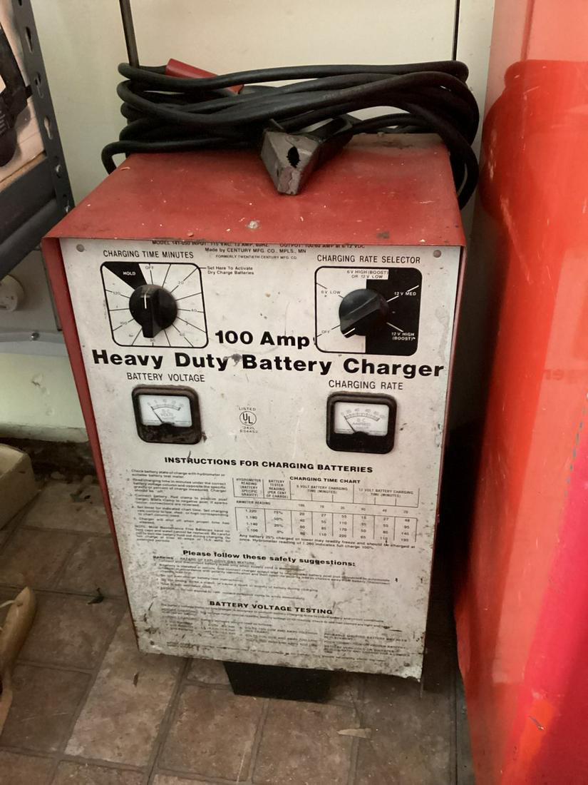 Century Mfg Heavy Duty 100 Amp Battery Charger (1 of 1)