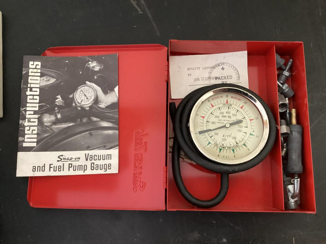 Snap-On Vacuum & Fuel Pump Gage in Case (1 of 1)