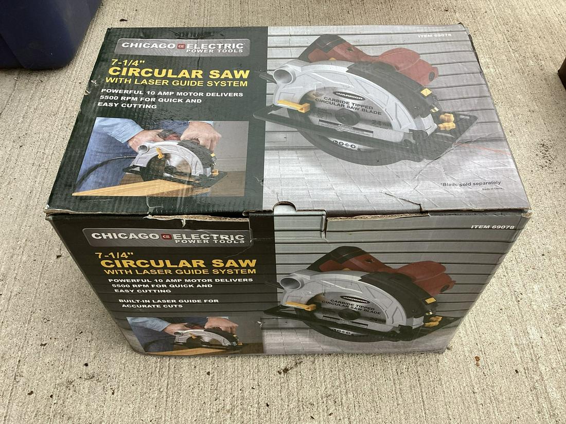 Brand New in the box Circular Saw (1 of 1)