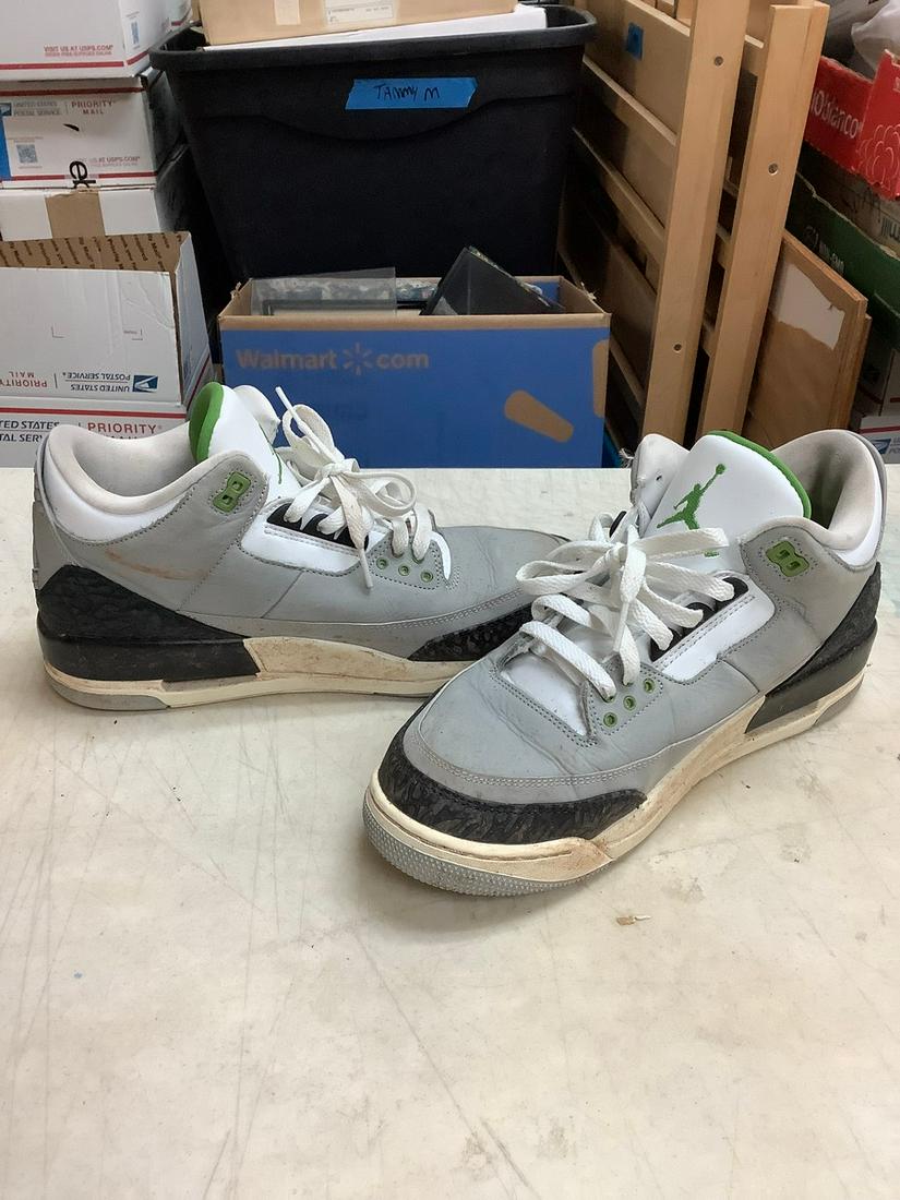 Nike Air Jordan Size 10 Sneakers: Nike Air Jordan Size 10 Sneakers