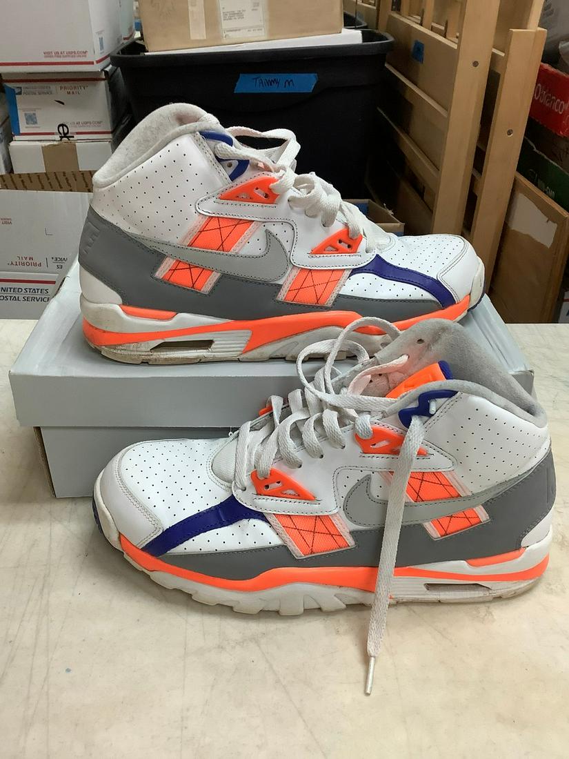 Nike Air Size 10 Sneakers: Nike Air Size 10 Sneakers