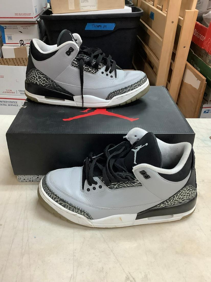Nike Air Jordan Size 10 Sneakers: Nike Air Jordan Size 10 Sneakers