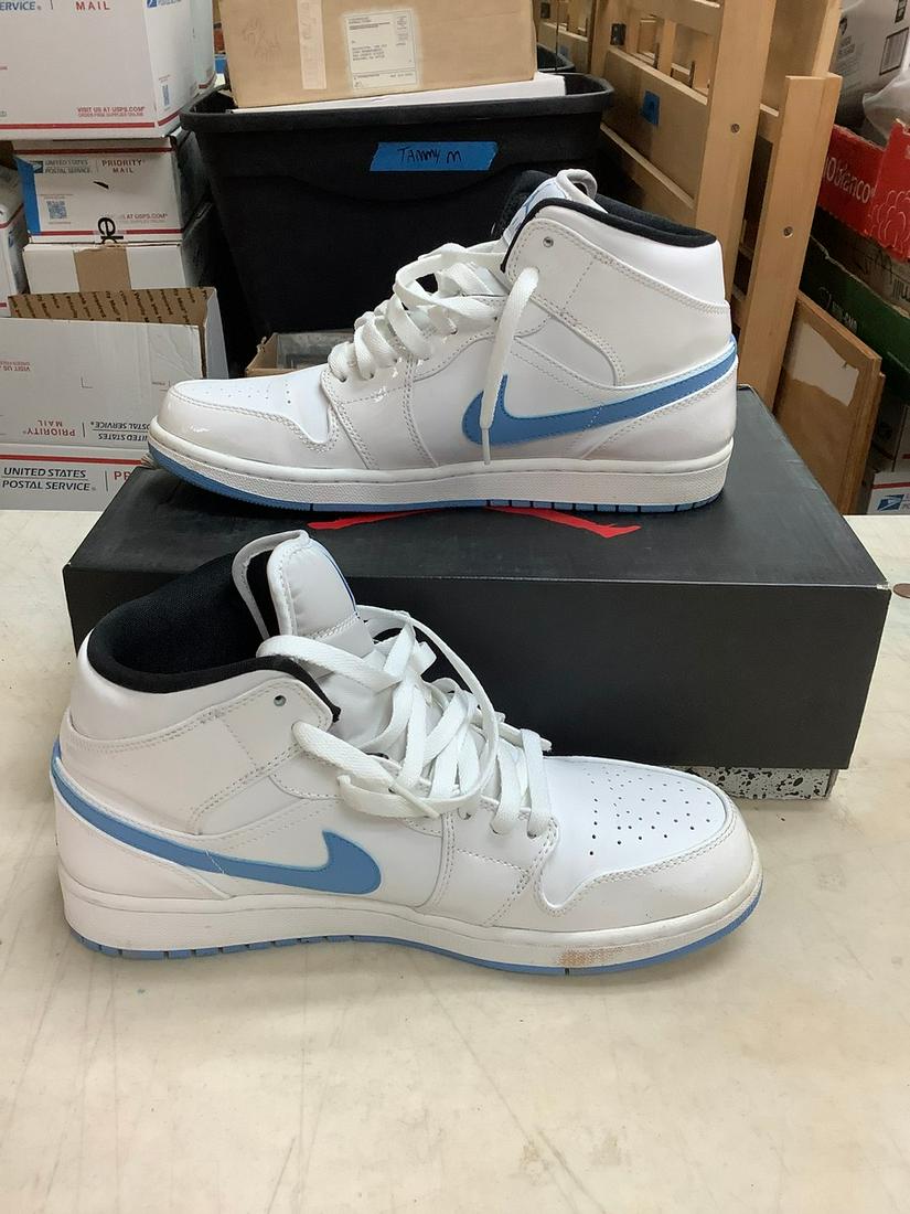 Nike Air Jordan Size 10 Sneakers: Nike Air Jordan Size 10 Sneakers