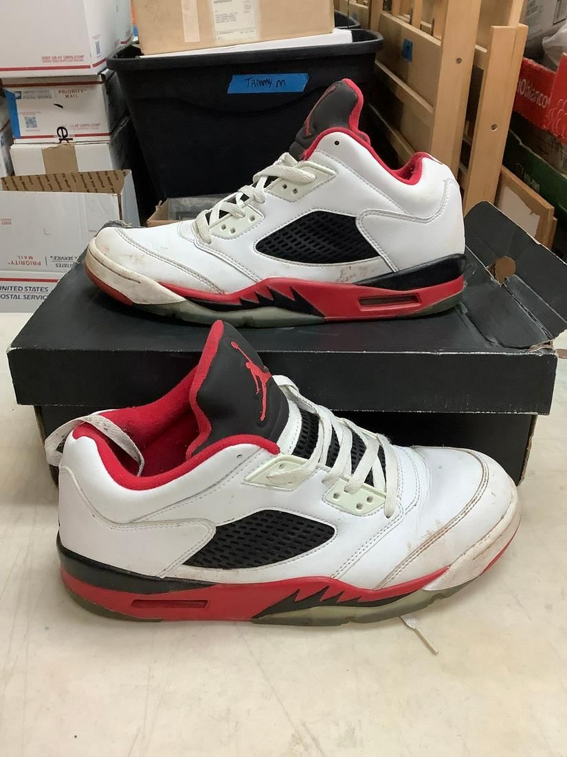 Nike Air Jordan Size 10 Sneakers: Nike Air Jordan Size 10 Sneakers