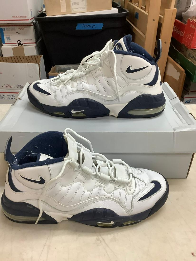 Nike Air Max Size 10 Sneakers: Nike Air Max Size 10 Sneakers
