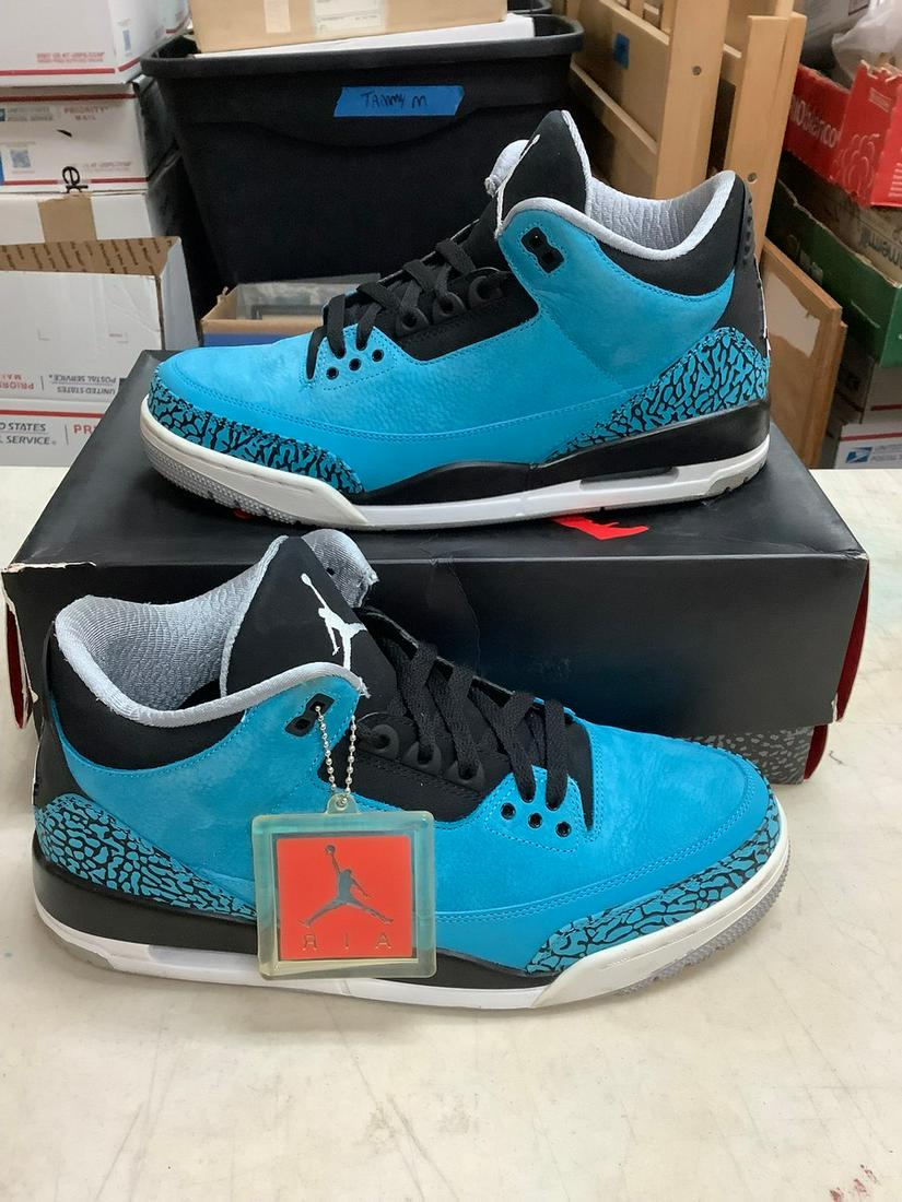 Nike Air Jordan 3 Retro Size 10 1/2 Sneakers in Box: Nike Air Jordan 3 Retro Size 10 1/2 Sneakers in Box