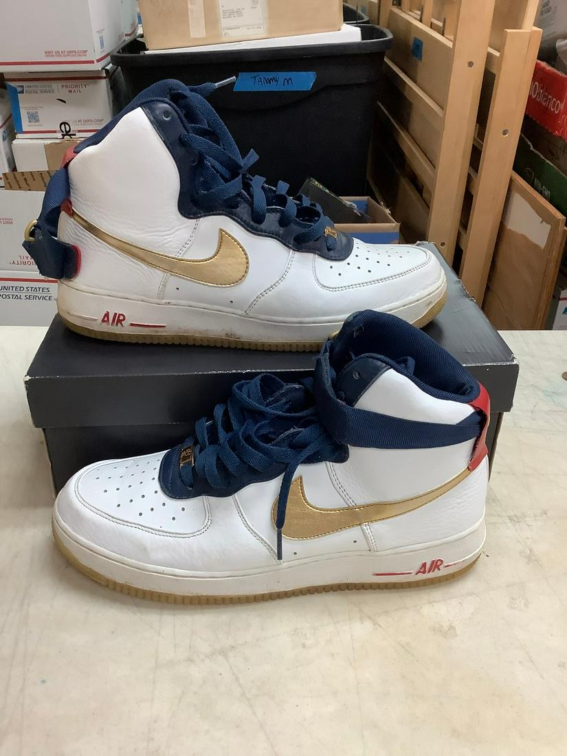 Nike Air USA Size 10 Sneakers: Nike Air USA Size 10 Sneakers