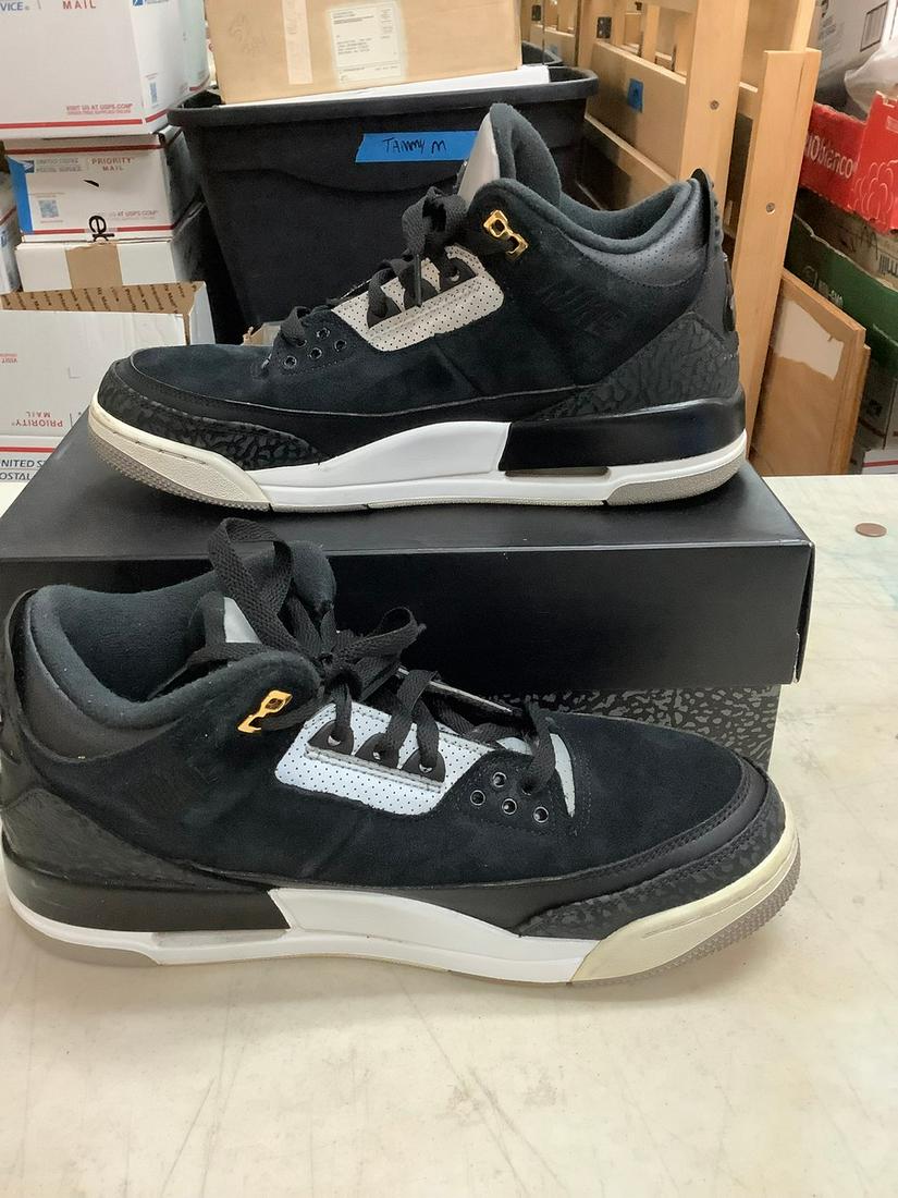 Nike Air Jordan Size 10 Sneakers: Nike Air Jordan Size 10 Sneakers