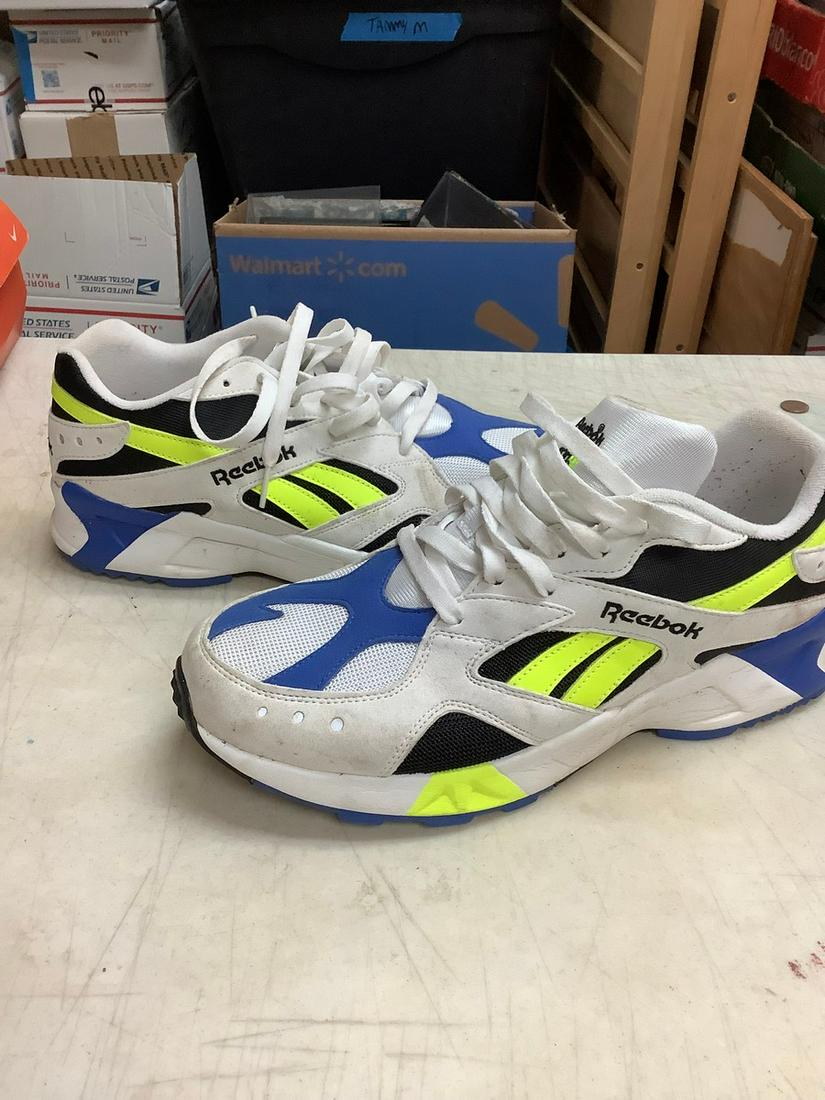 Reebok Aztrek Size 10 1/2 Sneakers: Reebok Aztrek Size 10 1/2 Sneakers