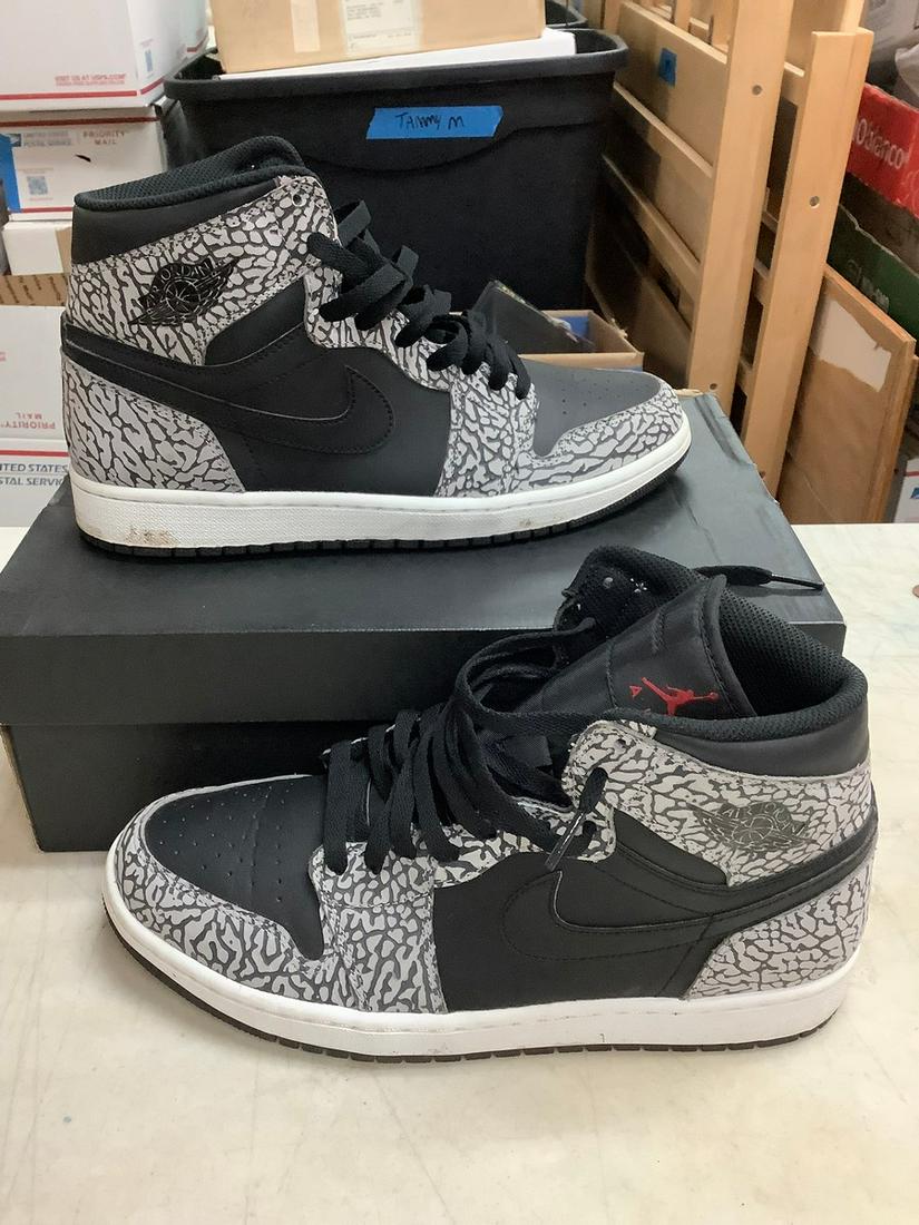 Nike Air Jordan Size 10 Sneakers: Nike Air Jordan Size 10 Sneakers