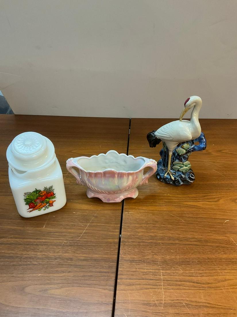Lot of Pelican flower vase, chipped cookie jar and more (tallest 10"): Lot of Pelican flower vase, chipped cookie jar and more (tallest 10")