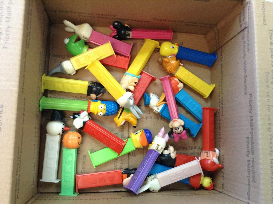 Lot of Vinatge Pez Dispensers: Lot of Vinatge Pez Dispensers