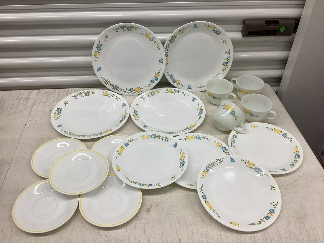 Four Pyrex Mugs & large lot of Corelle Plates: Four Pyrex Mugs & large lot of Corelle Plates