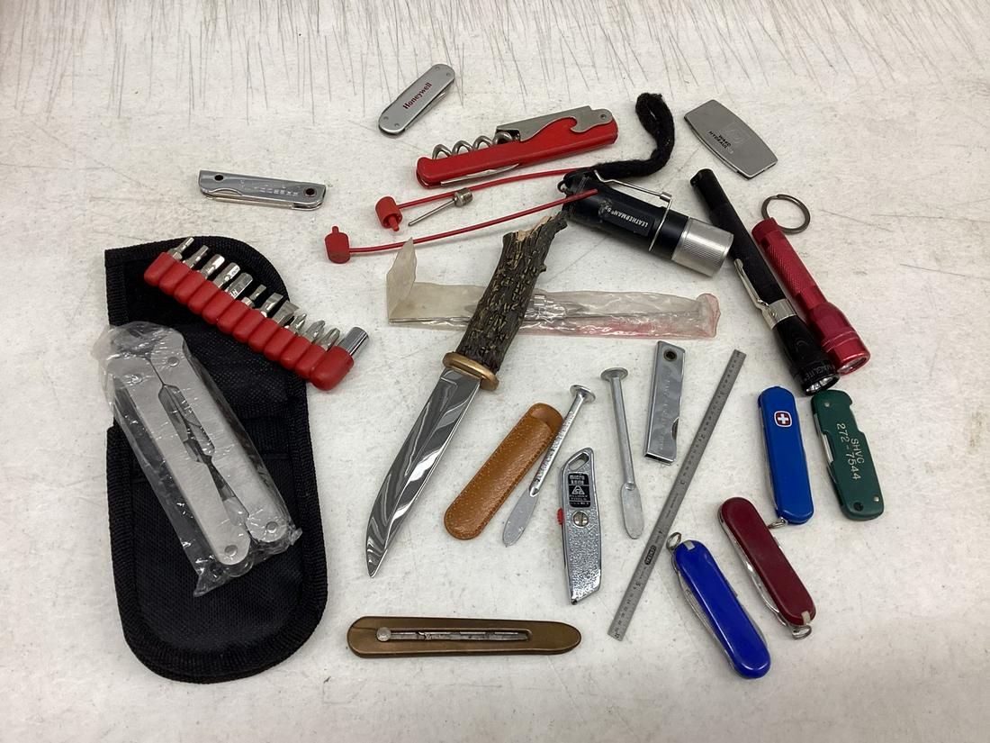 Pocket Knives, Multi-tools, Mini Maglite and more (1 of 1)
