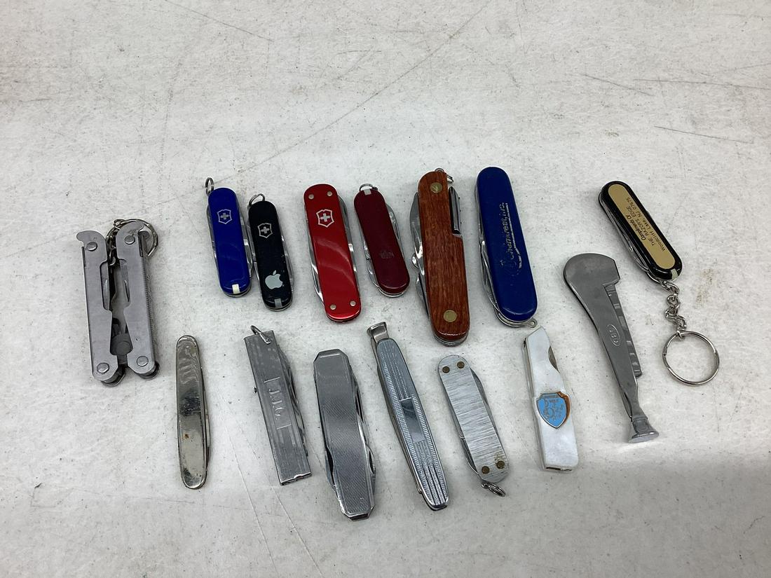 Lot of Pocket Knives and Multi-tool (1 of 1)