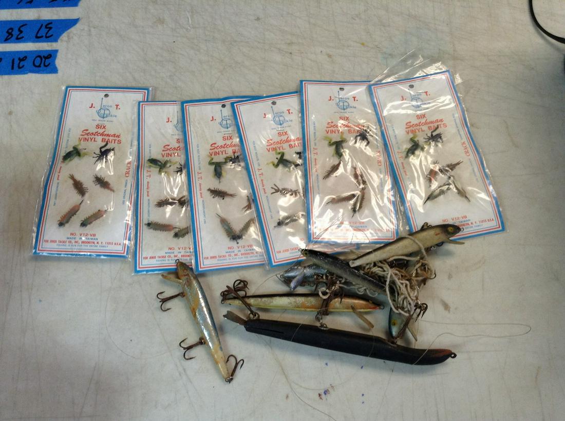 Lot of vintage fishing lures and more: Lot of vintage fishing lures and more