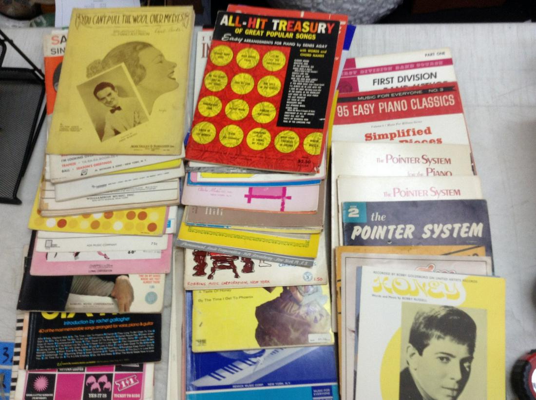 Large Lot of Vintage Sheet Music: Large Lot of Vintage Sheet Music
