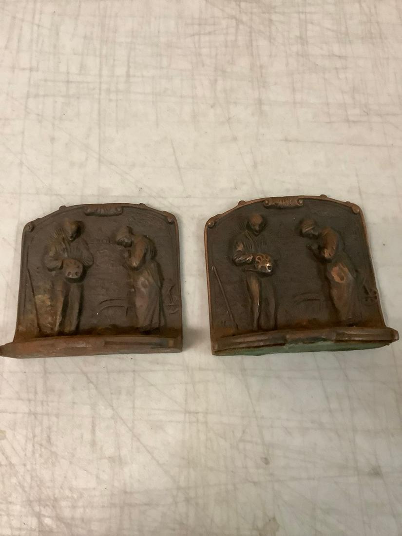 Vintage brass bookends: Vintage brass bookends