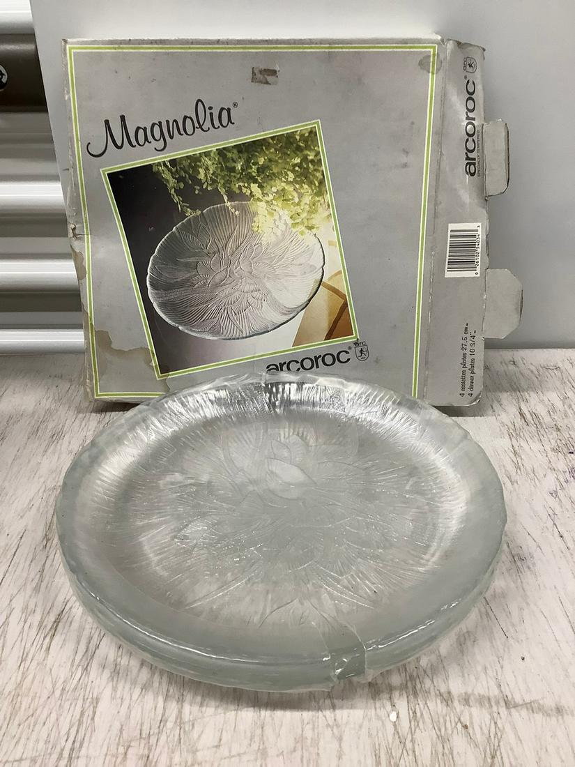 Arcoroc Magnolia Set of 4 Dinner Plates: 10 3/4" Diameter