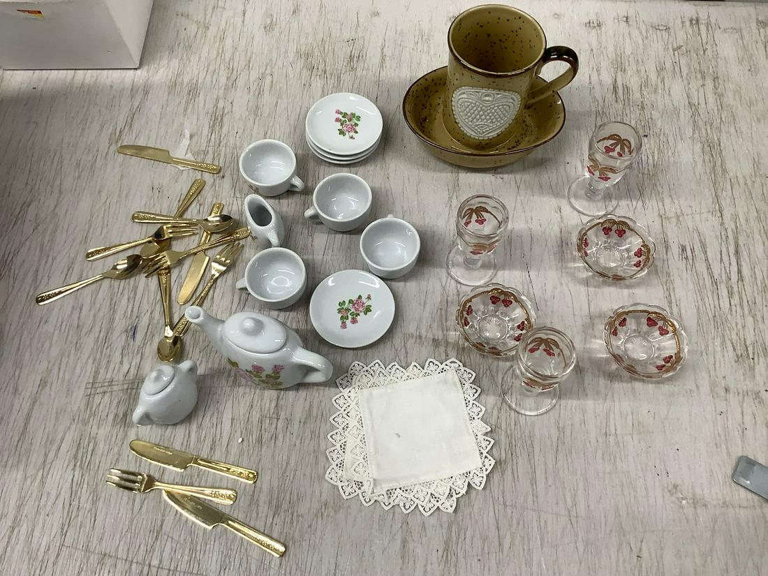 Minature Porcelain Tea Set and more: Minature Porcelain Tea Set and more