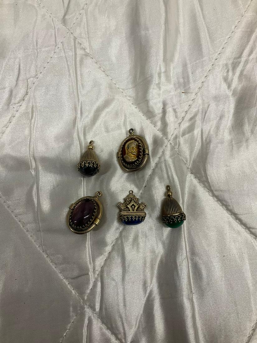 Lot of vintage charms: Lot of vintage charms