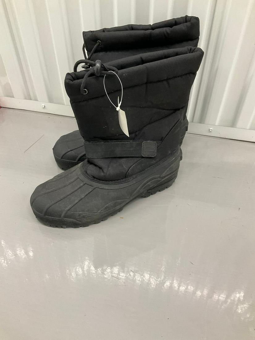 Pair of waterproof and lined boots, size 14 (1 of 1)