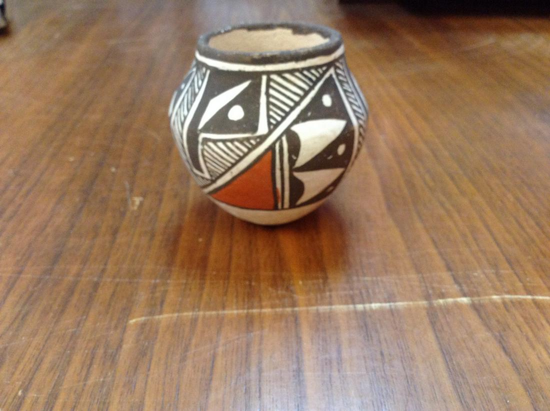 Native american pottery signed lous acoma new mexico: Native american pottery signed lous acoma new mexico