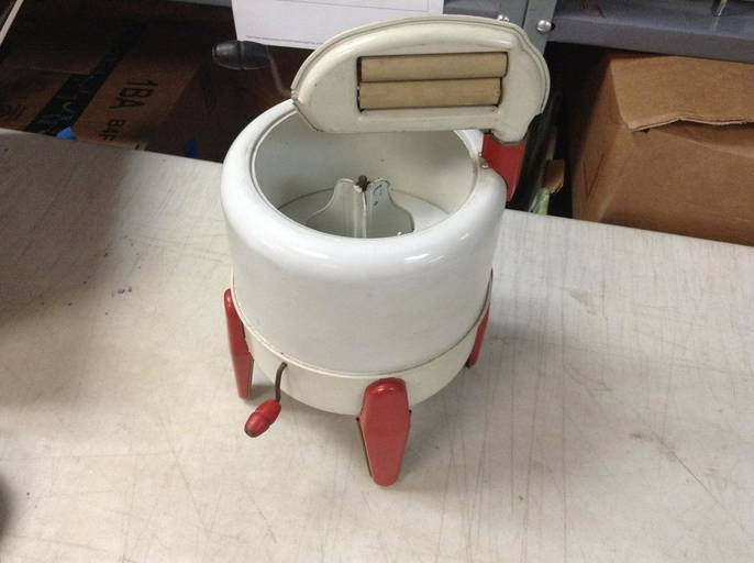 Vintage 1950's "wolverine" Tin Toy Wringer Washing Machine