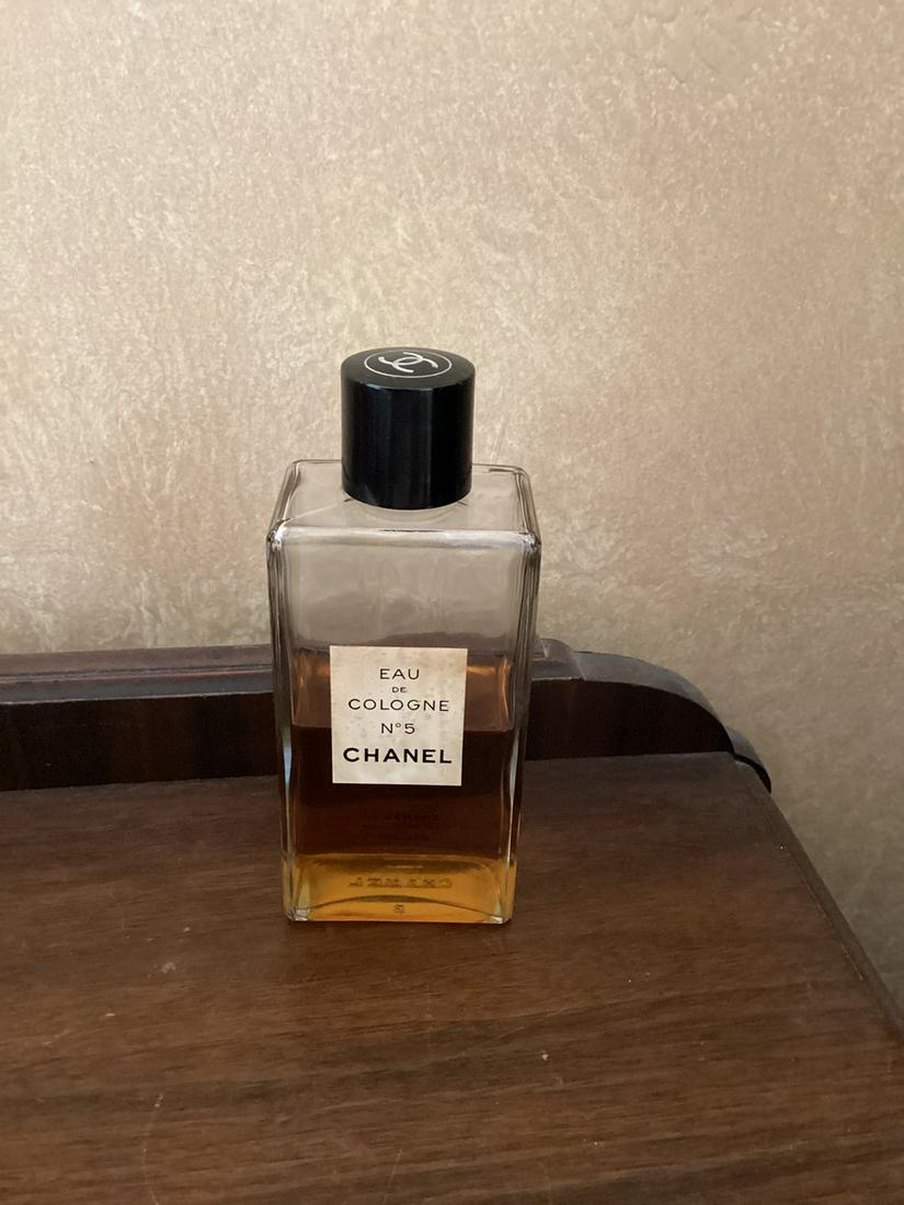 Vintage Chanel No 5 large bottle 8 Fl ozs (1 of 1)