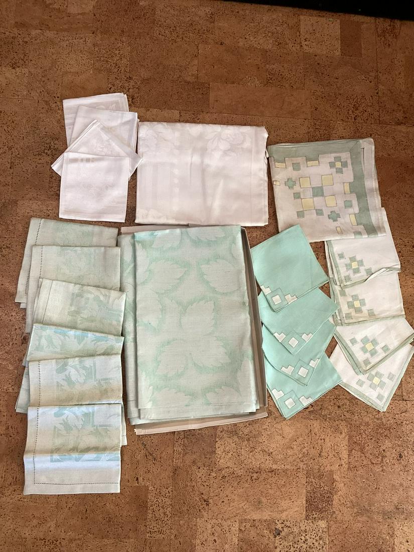 vintage Linens -Tablecloth & Napkin Set and more (1 of 1)