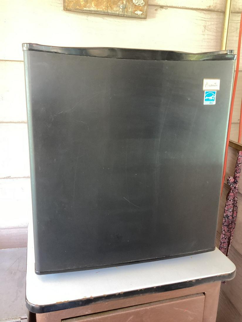 Avanti Dorm Fridge: Avanti Dorm Fridge