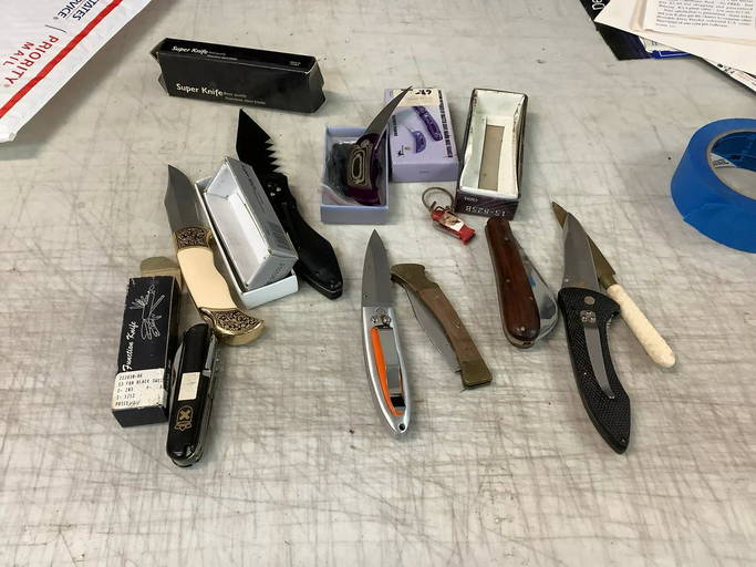 Lot of various switchblades Jul 07, 2022 Emanon Auctions and Estate