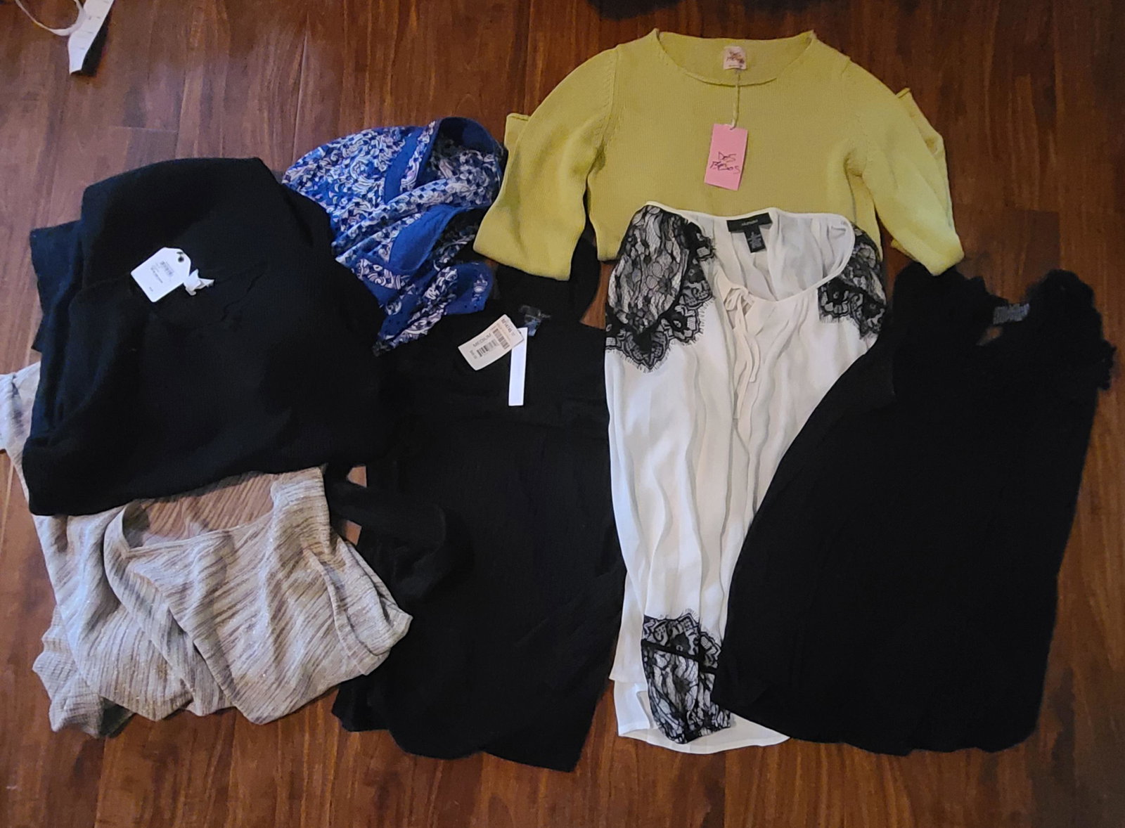 M Women's Tops incl Chico's: M Women's Tops incl Chico's