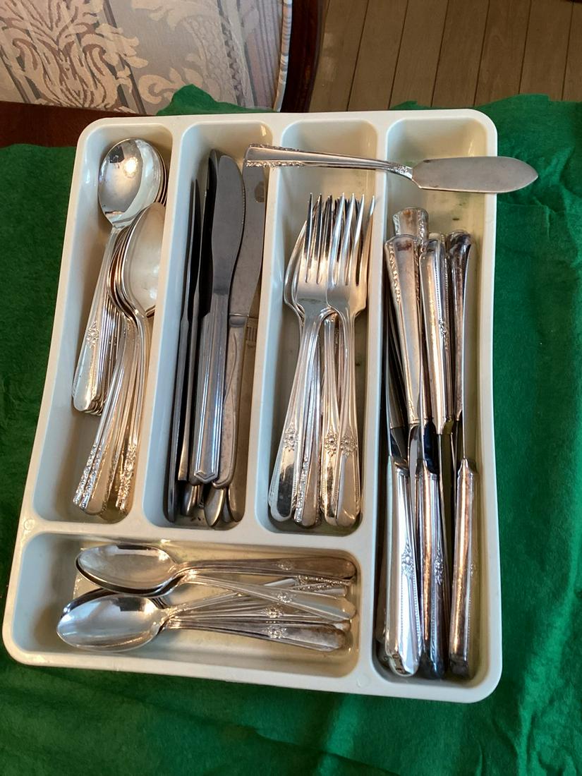 Lot of WM Rogers IS Flatware and more: Lot of WM Rogers IS Flatware and more