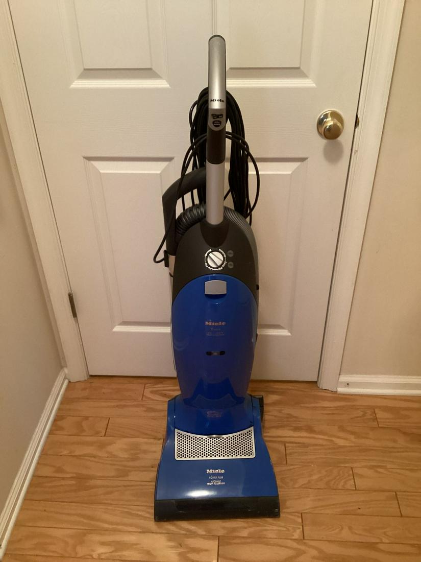 Miele Power Plus Made in Germany Vacuum (1 of 1)
