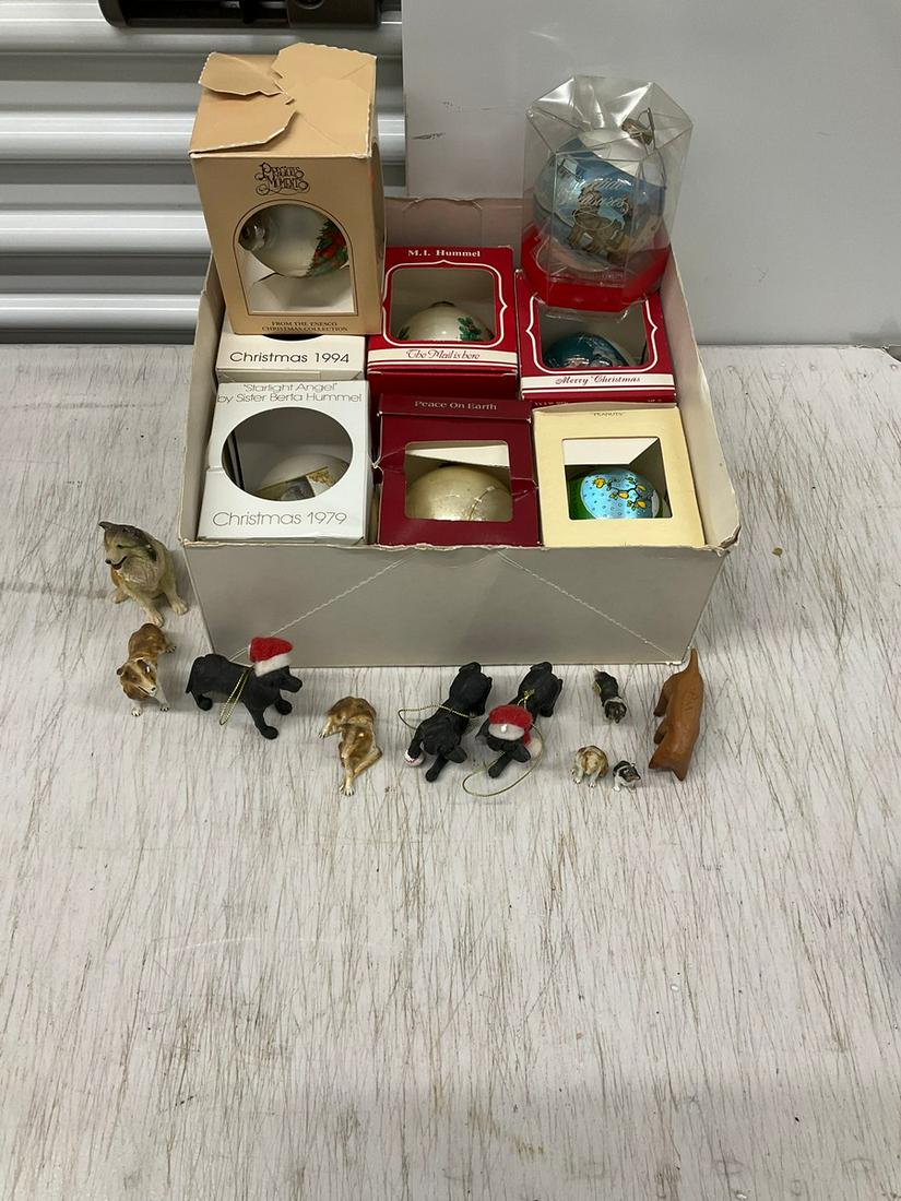 Large lot of christmas decorations: Large lot of christmas decorations