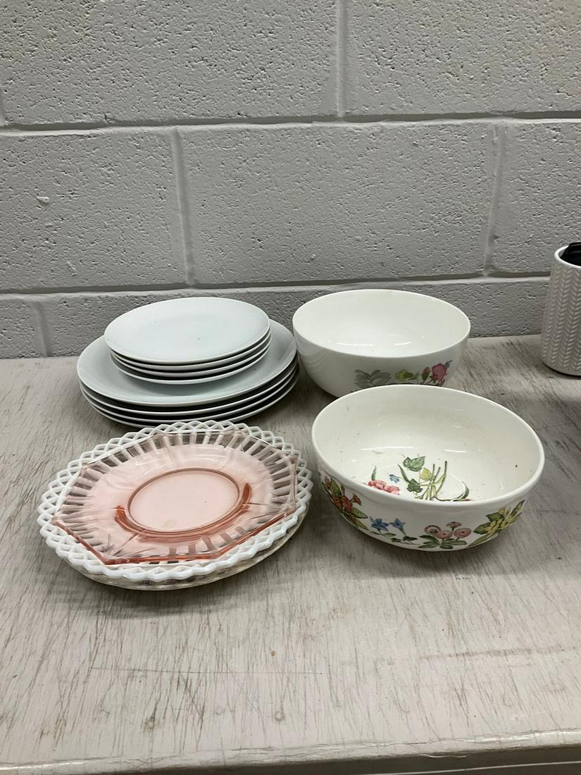 Wedgewood bone china meadow set bowls, Mikasa fine china plates, and more: Wedgewood bone china meadow set bowls, Mikasa fine china plates, and more