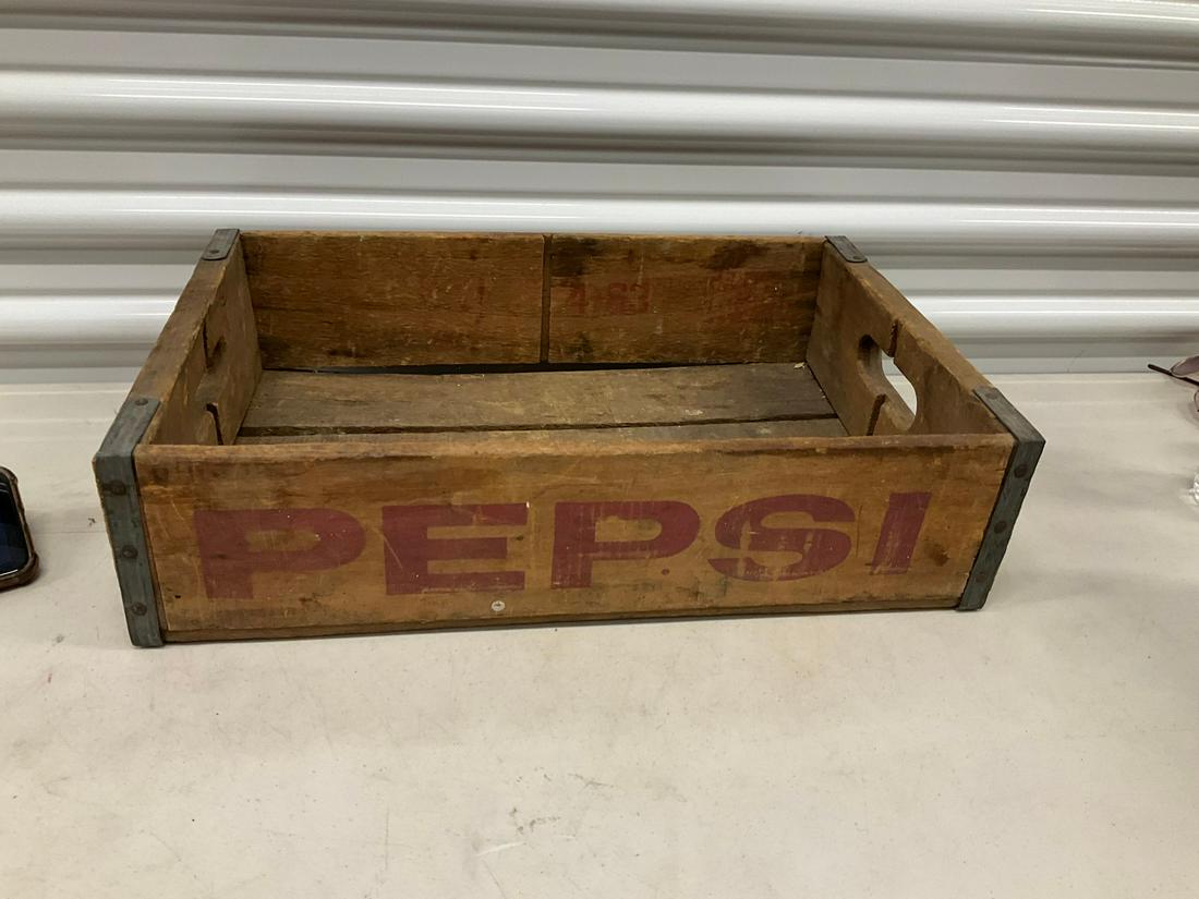 Vintage Pepsi crate (18.5"x12"): Vintage Pepsi crate (18.5"x12")