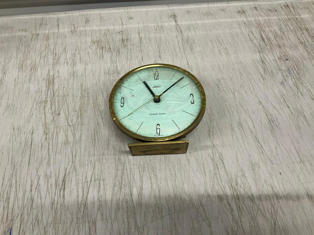 Linden Cordless Electric Clock (1 of 1)