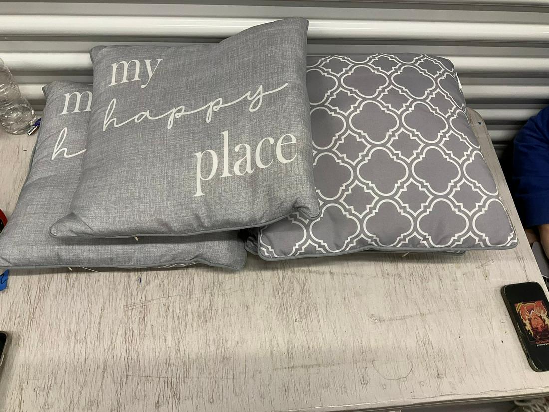 Lot of Pillows: Lot of Pillows