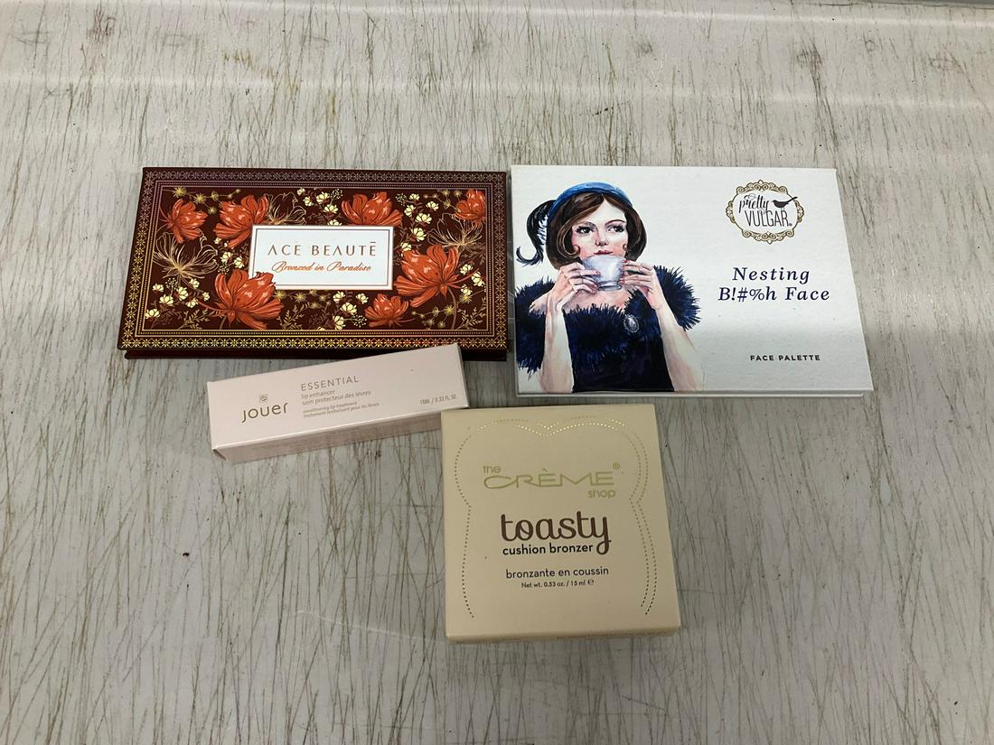 Lot of Beanie Babies in Cases (1 of 1)