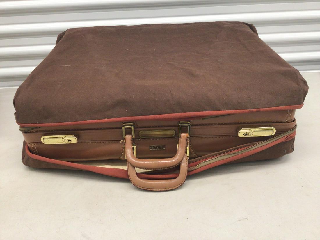 Aero Pak deluxe modern luggage with protective cloth case: 24.5x19x8