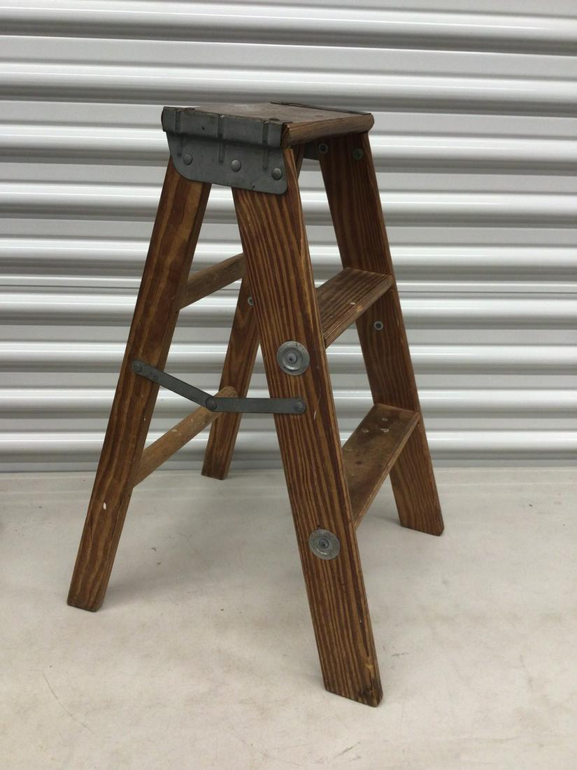 Small Stepladder 23 1/2 inches (1 of 1)