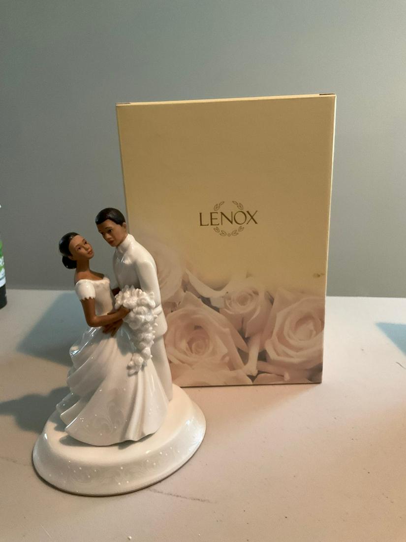 Lenox Wedding Promises Opal Innocence Bride and Groom Cake Topper (1 of 1)